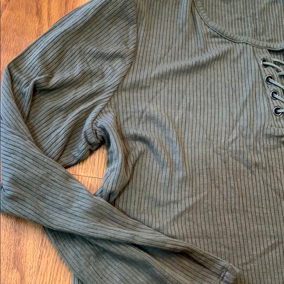 Dressbarn, lace up 3/4 sleeve top - Picture 3 of 3